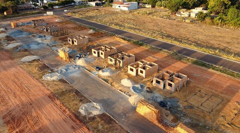 Construção das 50 casas do Programa Ser Família Habitação estão em ritmo acelerado em São Félix do Araguaia