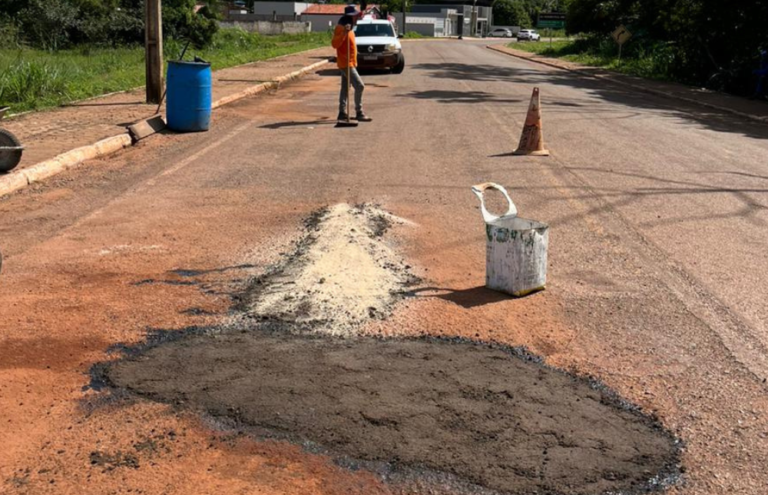 Secretaria Municipal de Obras inicia recuperação de ruas e avenidas em São Félix do Araguaia